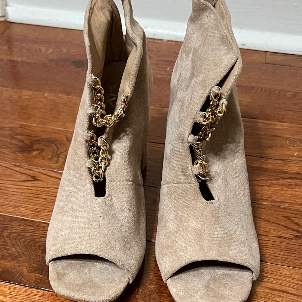 Yoki Tan Heeled Boots with Gold Chain Detail